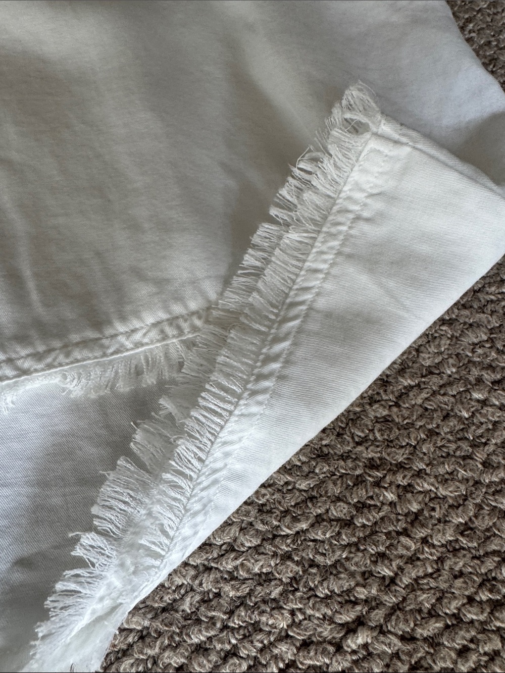 Cloth & Stone White V-Neck Sleeveless fringed blouse - Picture 3 of 4